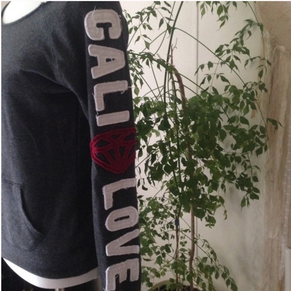 Cali Love off the shoulder Sweater - Picture 3 of 3